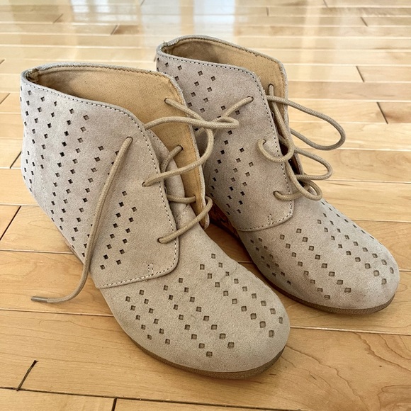 Short Booties - Picture 2 of 3